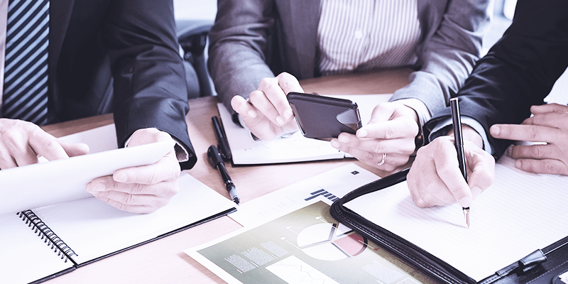 Explore correlative KPIs to uncover the reason of falling KPIs